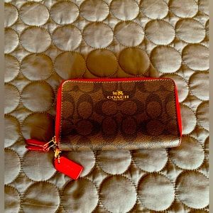 Signature classic Coach wallet